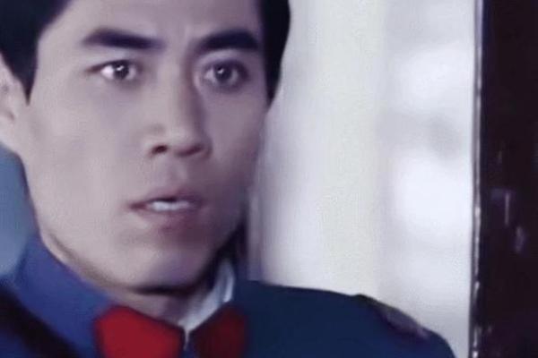 国字脸的男孩：对命运的独特诠释与人生启示