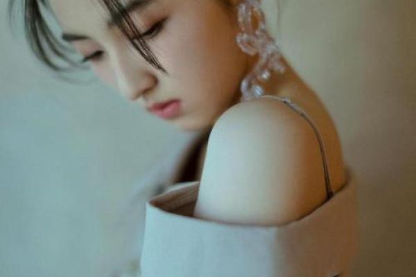 高挑女性的命运之美：从外貌到内心的双重魅力