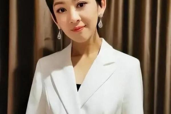 适合留长短发的命理分析：美丽与个性的结合