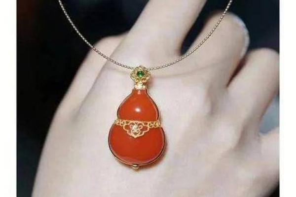 命理中的水多，如何选择适合的配饰？