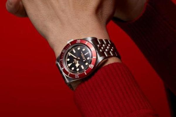 水命的人戴什么颜色手表最合适？