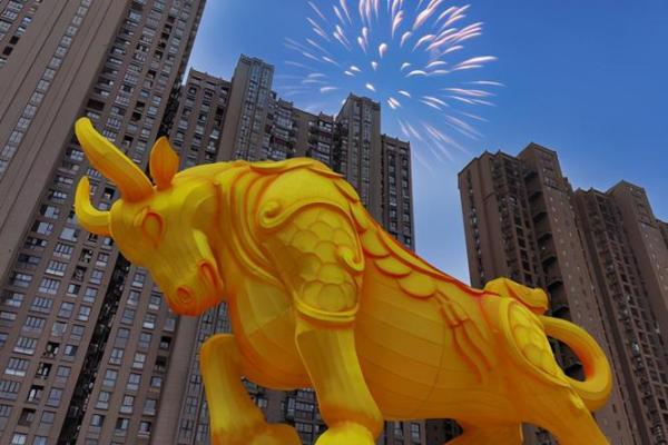 2022年牛年出生宝宝的命运与性格解析：未来的光明之路