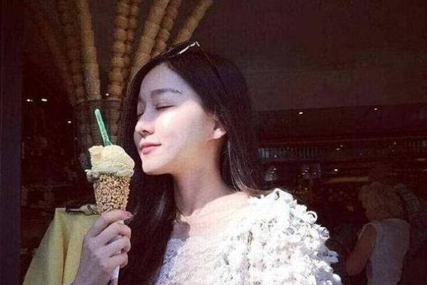 小孩长牙的秘密：首先长哪颗牙，代表着什么命运？