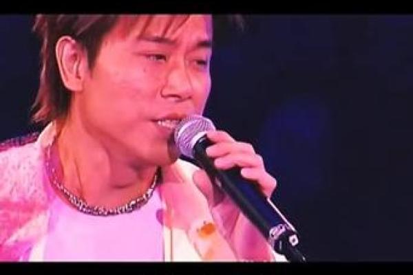 《探索半条命：虚拟世界中的经典射击与解谜体验》