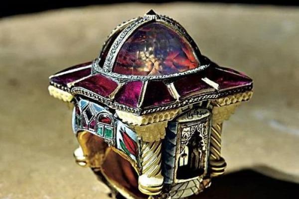 土木命者的首饰选择：优雅与气质的完美结合