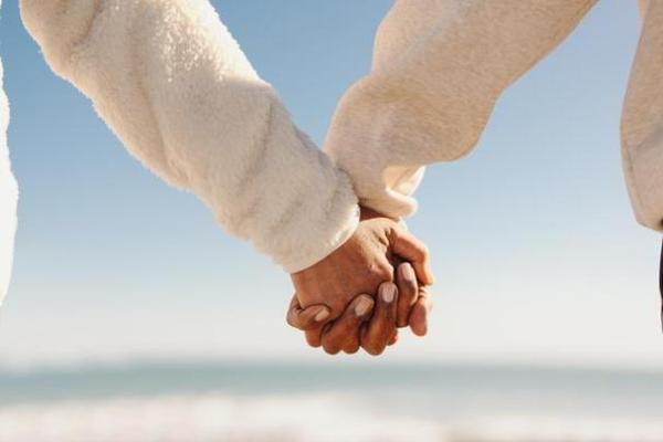 白蜡金命婚姻方位揭秘：助你找到幸福另一半的方向