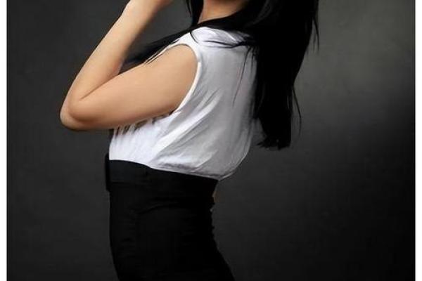 李嘉诚原配命格解析：一个平凡女人的非凡人生