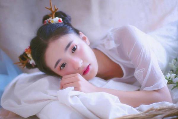 2011兔女命运解析：聪慧而温柔的生活之道