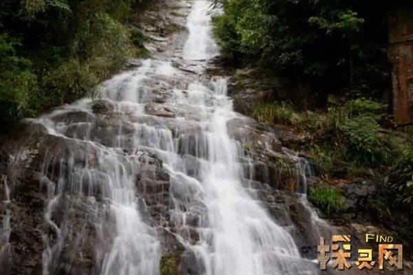 探寻涧下水命：生命的流动与自我发现