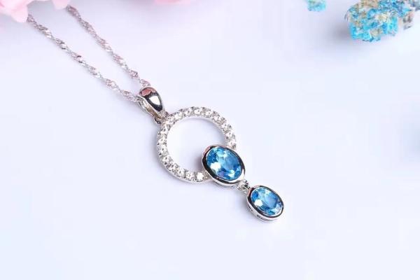 木命人的首饰选择:如何通过佩戴提升运势与魅力