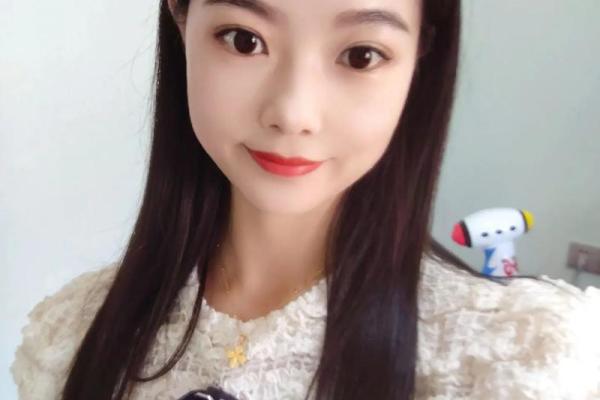 感情淡薄的人：命运的迷雾与心灵的孤旅