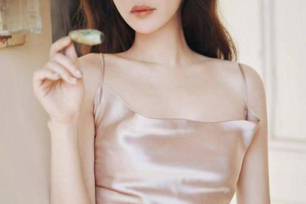 1964年命女：智慧与魅力共存的女性风采