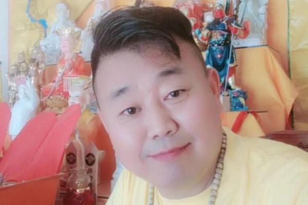 命中注定？探秘穿龙袍的命格与象征意义