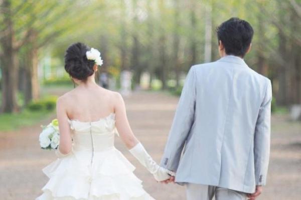 命理视角下的事实婚姻：一种情感与责任的交织