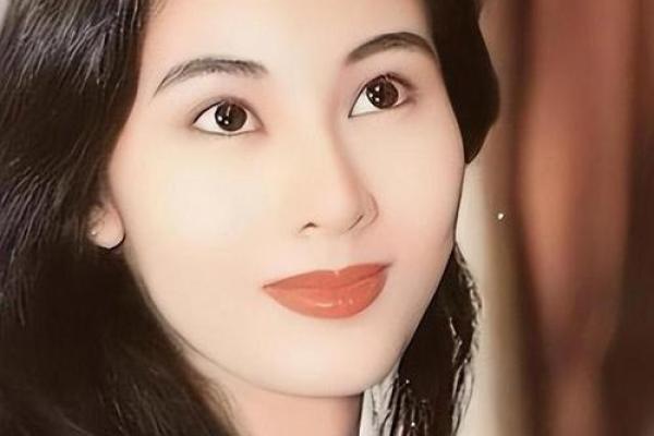 李嘉欣的美丽与智慧：命运背后的真实故事