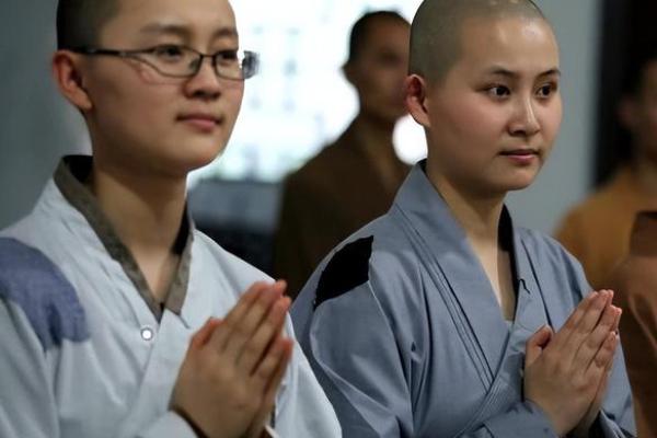 女人尼姑，追寻内心的平静与自在