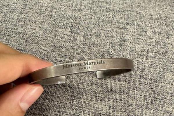 路旁土命之人佩戴禁忌：如何选择适合的饰品与材料