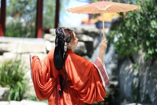 探秘1966年午马命：一生的宿命与性格解析