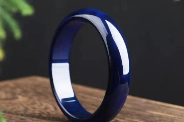 金命人士适合佩戴哪些颜色珠宝？揭示魅力与风水的秘密！