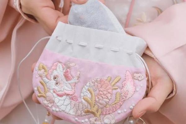 水命之人如何选择佩戴物品，提高运势与福气