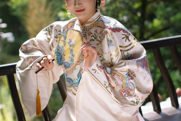 浩命夫人：揭示她那些鲜为人知的权利与生活智慧