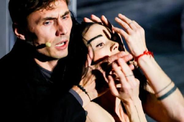 各星座女人的命运解析：性格、事业与爱情的穿越之旅