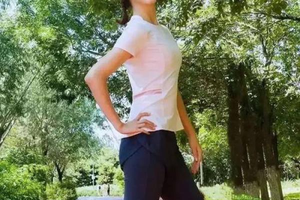 健身女性的命运：塑造自信与美丽的双重力量