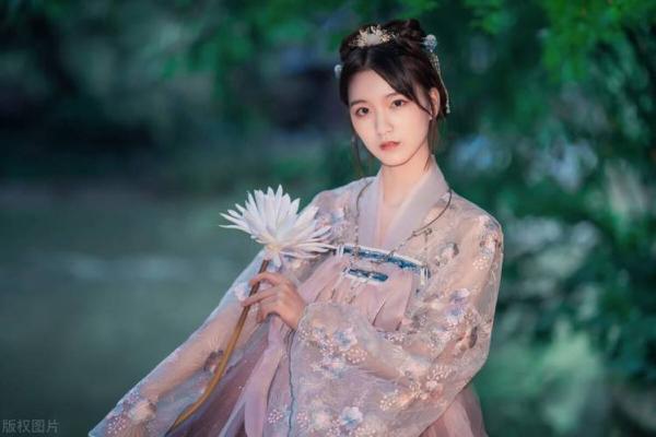 1985年正月出生的女性命运分析与生活建议