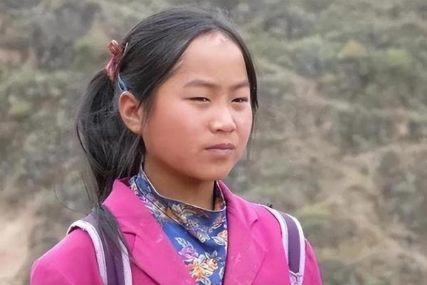 幼年丧母与青年丧父：命运的无情与坚韧的希望