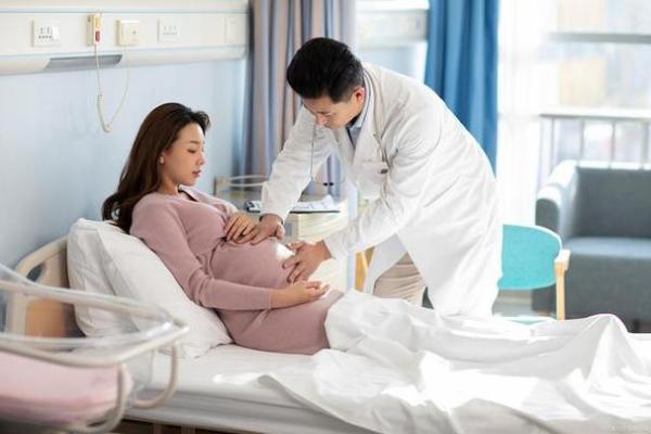 女命中与婆婆关系的神秘揭示：解析命理中的婆婆象征