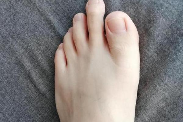 揭秘富贵命男人的脚型特征，助你识别人生赢家！