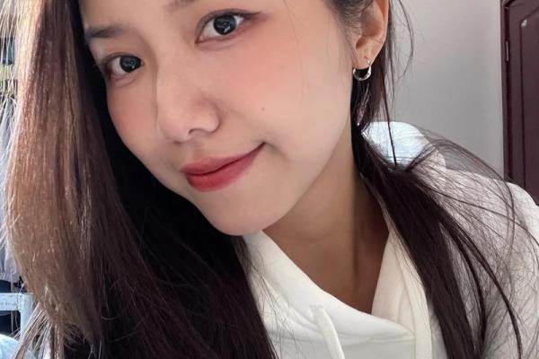 揭示命理：适合网恋女生的五大星座特征与建议