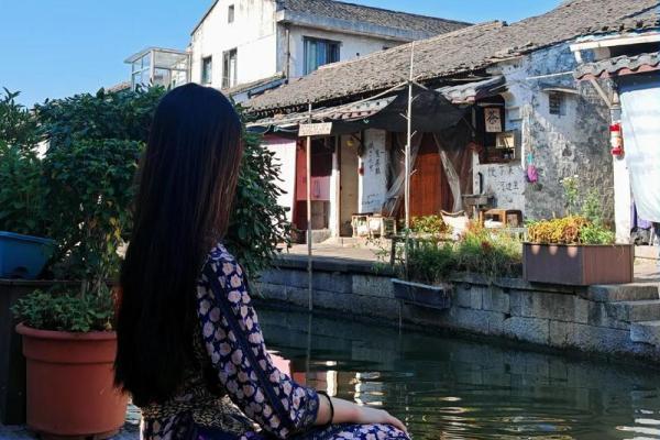 79年水瓶女：独特命运与生活哲学的探秘
