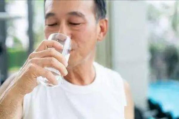 命理缺水如何补救：从饮食到生活方式全攻略