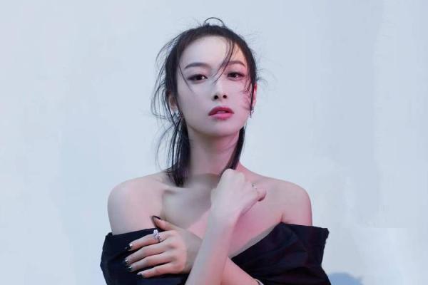 天生卷毛的女人：命运与魅力同行的秘密
