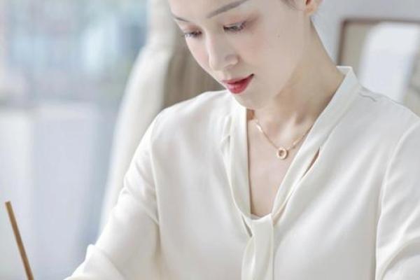 眉心有红点的命运解析：揭示内心深处的秘密与人生轨迹