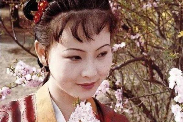 揭秘女人半断掌的命运：她们的性格与人生轨迹！