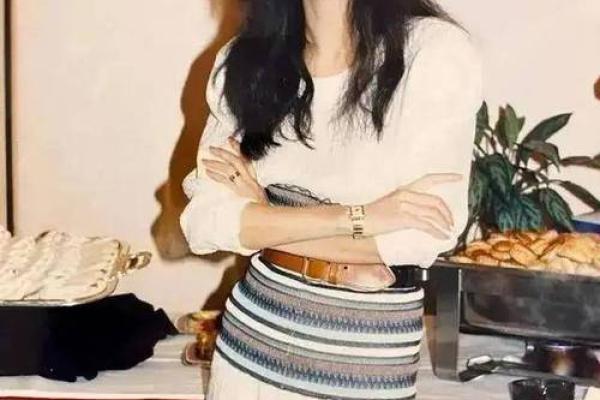 梅艳芳的命运与周易的深刻启示：一位传奇女星的命理分析