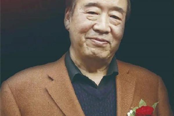 1984年属龙的人命运分析：金龙的风采与人生轨迹