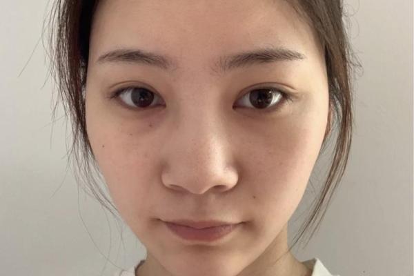 女生鼻子很小的命运解析：美丽与个性并存的生活
