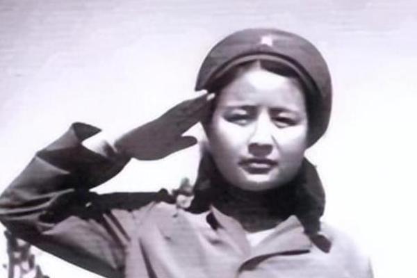 女兵们的命:坚韧背后的人性考验与责任担当 女兵们的命:坚韧背后的人性考验与责任担当