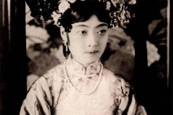 命格揭秘：嫁入豪门的女子如梦似幻的人生轨迹