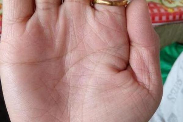 手指细的男人：人生的不同命运与秘密诠释