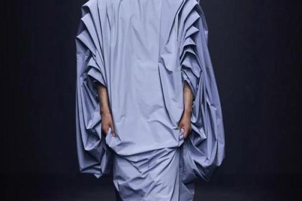 松柏木命的寓意与人生哲学探讨 松柏木命的寓意与人生哲学探讨