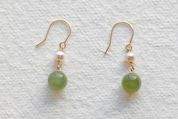 土命女孩的耳环选择，让你魅力四射！