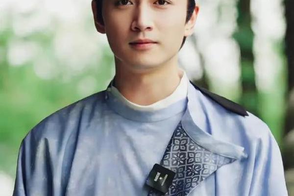 泉水命：流动的生命力与灵动的智慧