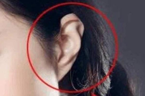 揭秘男生耳朵形状背后的命运：耳朵短命与否的真相大揭晓