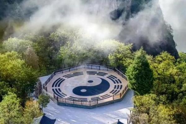 童子命进入庙宇的神秘体验与心灵探索