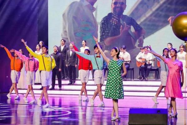 在星空下，与你共舞轻盈梦想的旋律