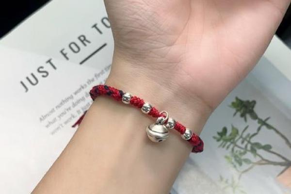 金命人的幸运之选:适合佩戴的饰品与建议 金命人的幸运之选:适合佩戴的饰品与建议